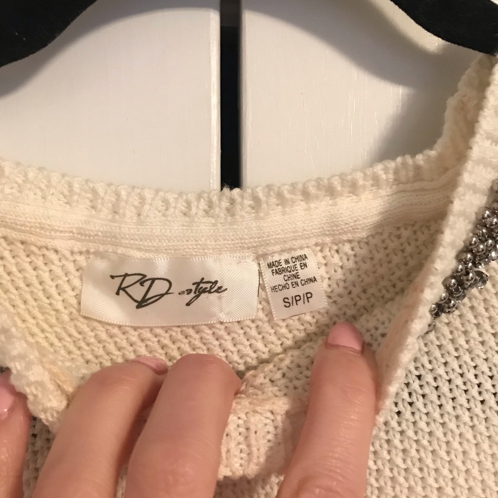 Detailed Open-Back Sweater - Picture 4 of 4